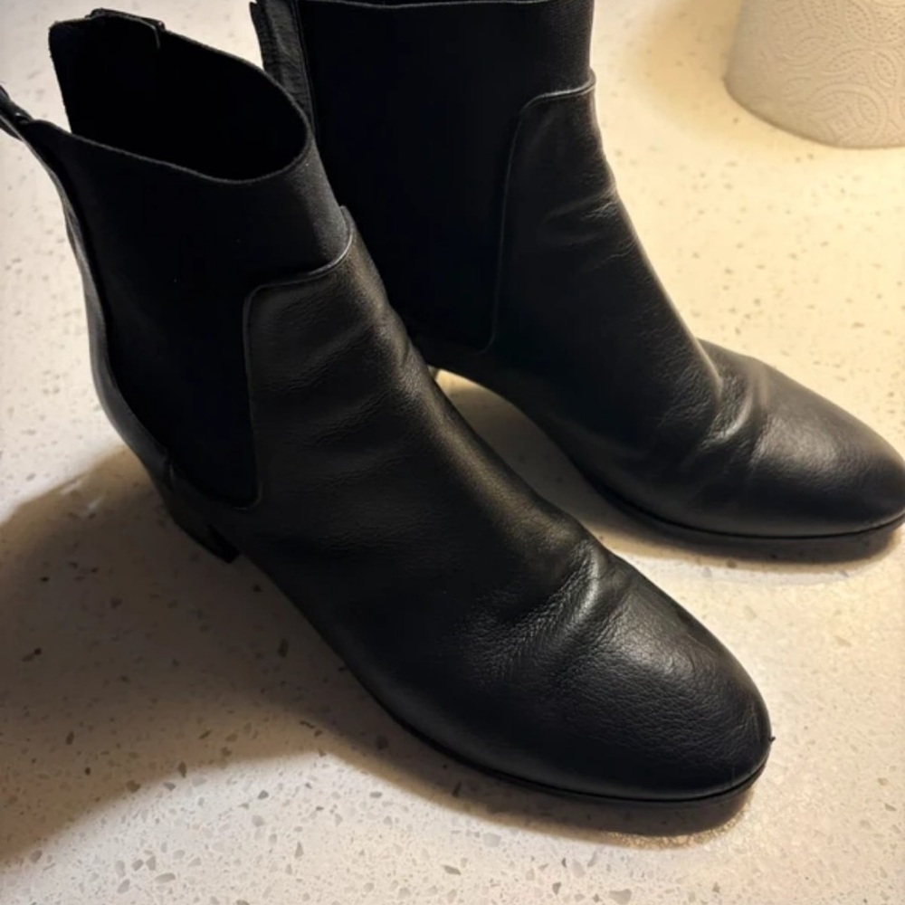 Elegant Black Leather Heeled Boots